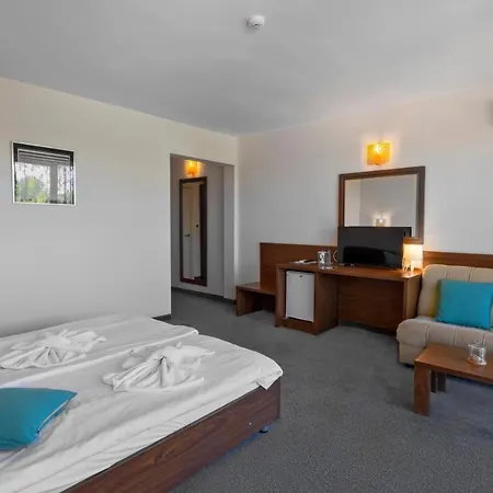 Glarus Beach& Aqua Park 酒店 4*