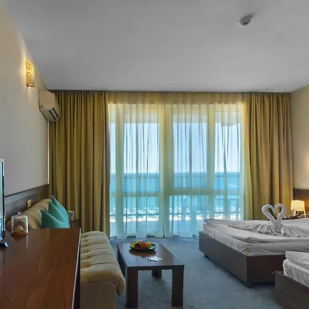 Glarus Beach& Aqua Park 4*
