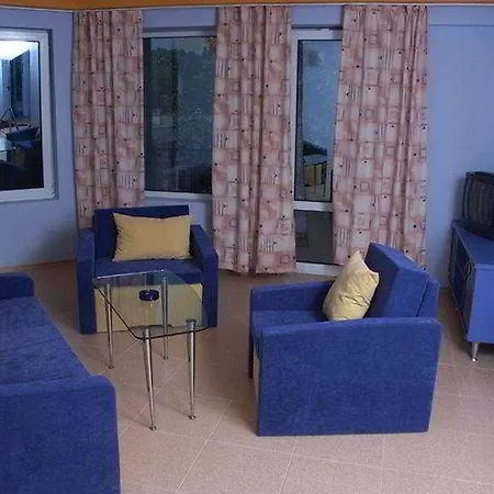 Glarus Beach& Aqua Park 酒店 4*