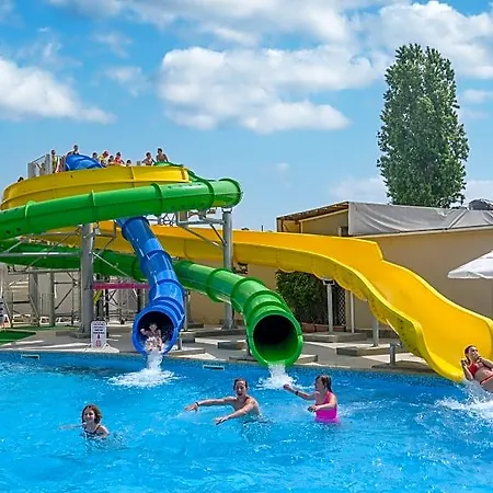 Glarus Beach& Aqua Park 酒店 阳光海滩