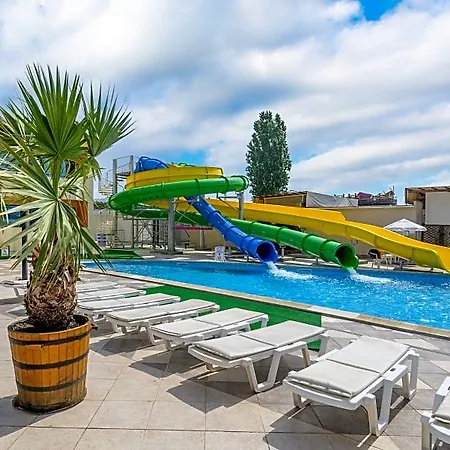 Glarus Beach& Aqua Park 酒店 4*