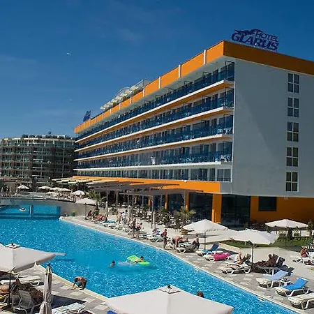 酒店 Glarus Beach& Aqua Park 阳光海滩